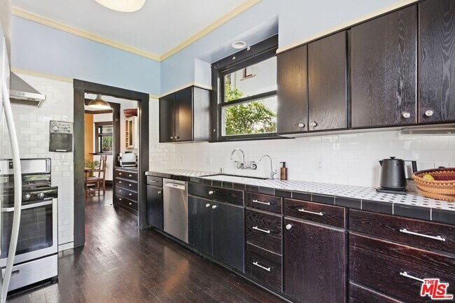 Building Photo - 2624 Van Buren Pl
