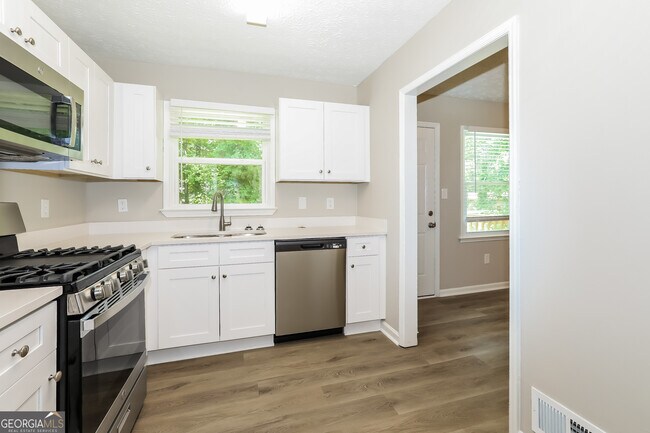 Building Photo - 1743 Hunting Creek Ln SE