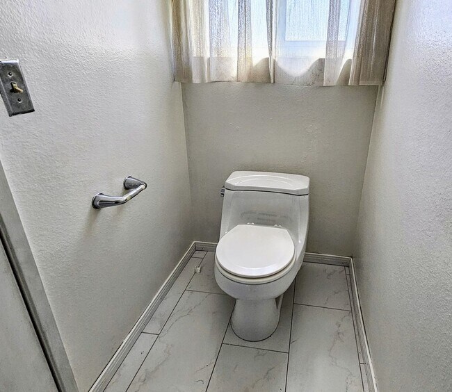 Building Photo - 2632 S Marigold Ave