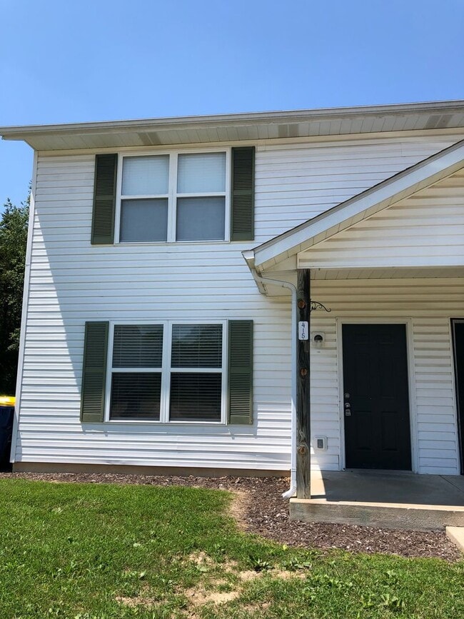 Building Photo - 415 Briden