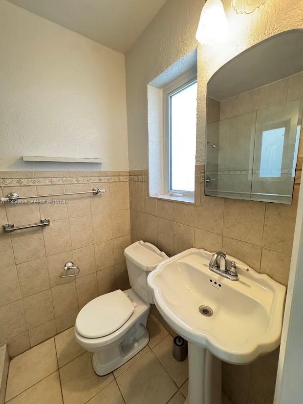 Building Photo - 811 NE 70th St