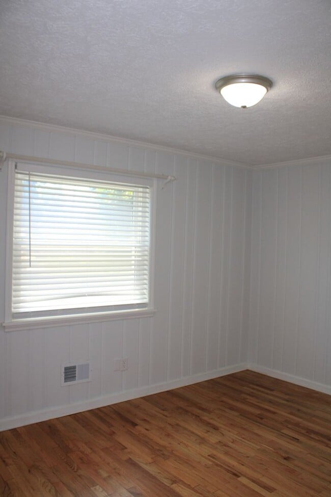 Building Photo - 3 Bedroom 2 bath W/ Bonus In Hammond Hills