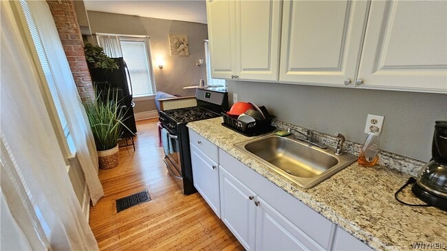 Building Photo - 419 Richmond Ave