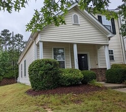 Building Photo - 960 Cinnamon Dr