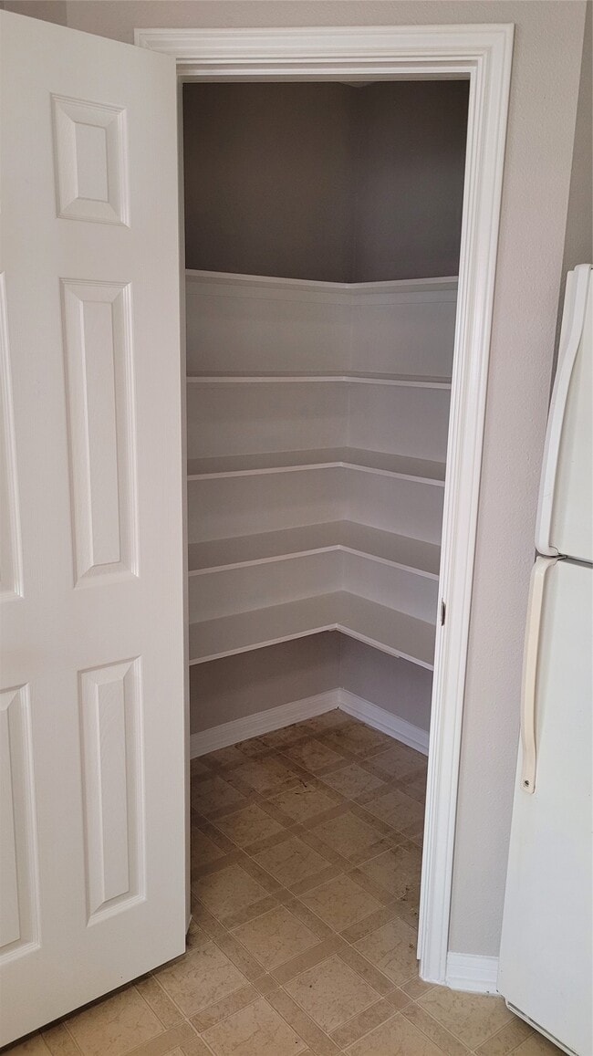 Building Photo - 7211 Foxwalk Ln