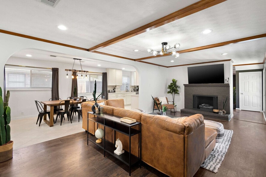 Building Photo - 1308 Glen Cove Dr