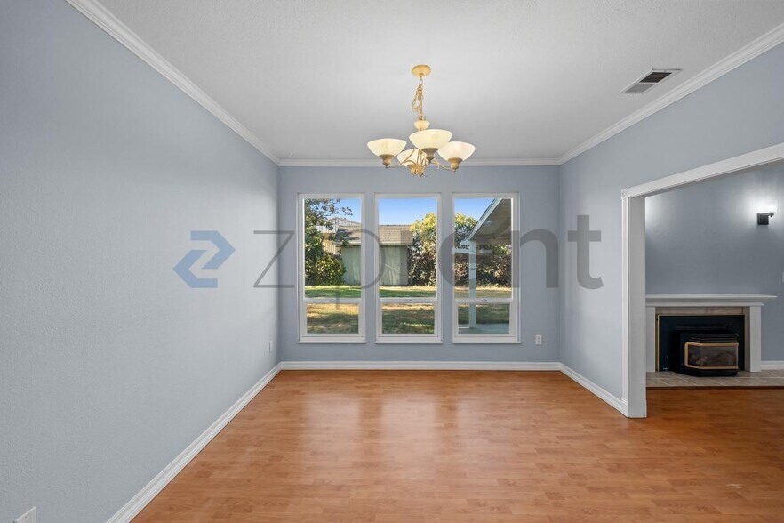 Building Photo - Unit