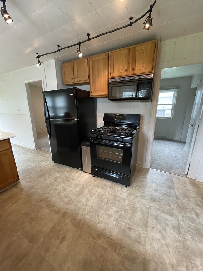 Newer appliances - 698 Longmeadow Rd