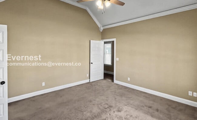 Building Photo - 4 Bed/2 Bath Home with Garage / Pet-Friendly / Available Now!