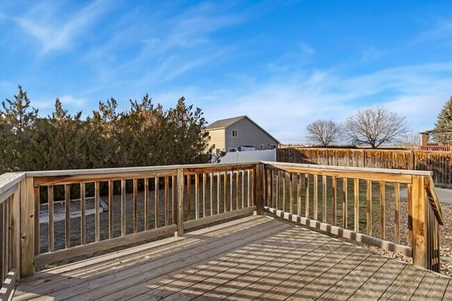 Building Photo - Beautifully Updated 2 Bed, 1.5 Bath House