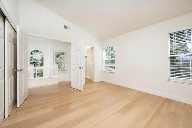 Building Photo - 356 Meridian Dr