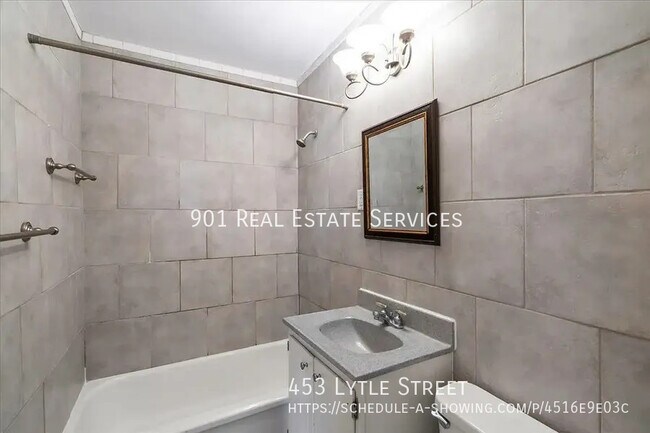 Building Photo - 453 Lytle St