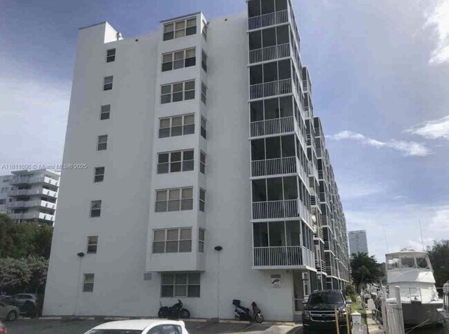 Building Photo - 3660 NE 166th St