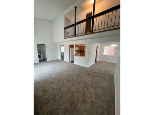 Building Photo - 7644 S Holland Way