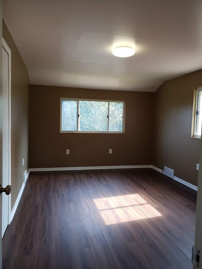 Building Photo - Ross Township