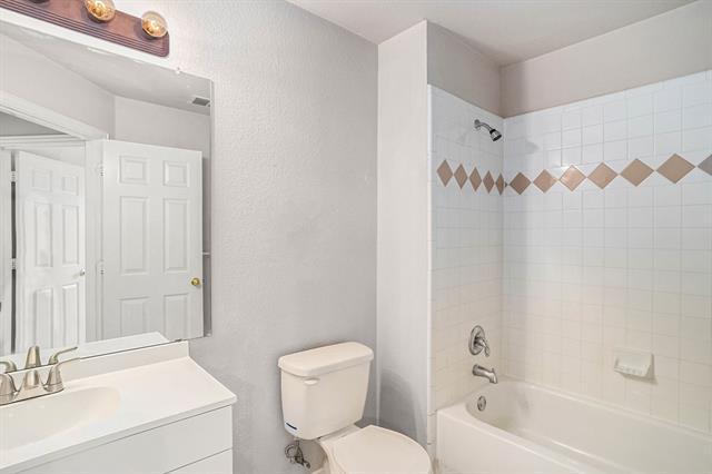 Building Photo - 4213 Sharondale Dr