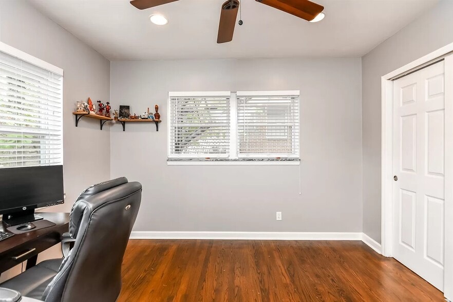 Building Photo - 2480 Cascade Rd SW