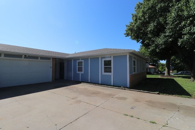 Building Photo - Family Home for rent!