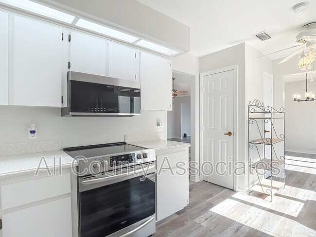 Building Photo - 1007 S Pointe Alexis Dr