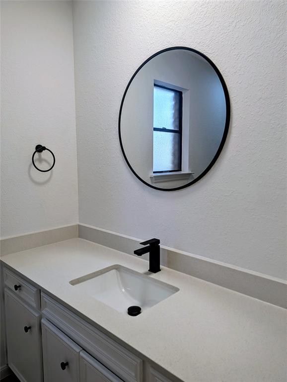 Building Photo - 905 E 51st St