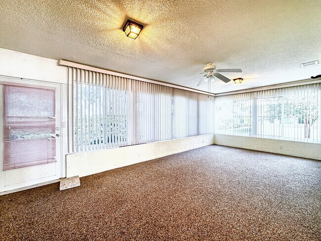 Building Photo - "Charming 2-Bedroom Oasis with 2 Full Bath...