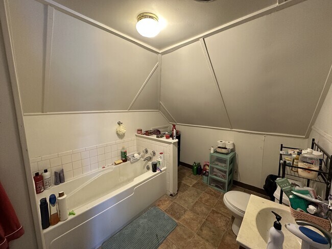 Building Photo - 206 N Jefferson St