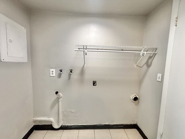 Building Photo - 7875 S 3800 W