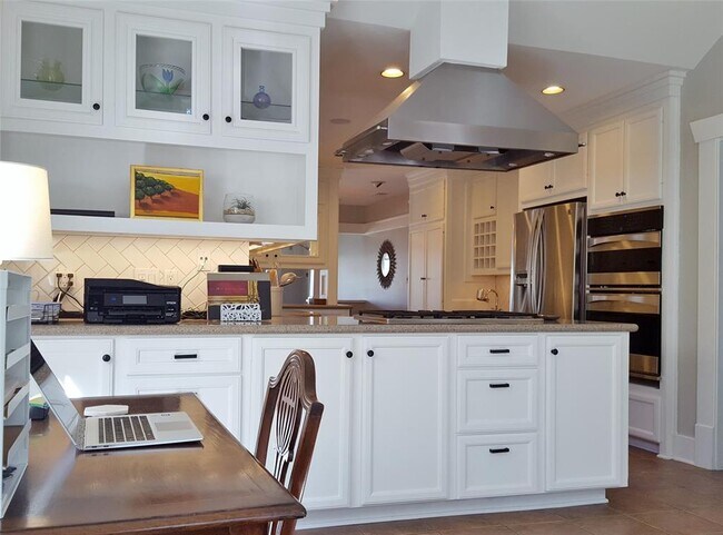 Building Photo - 1018 Highland St