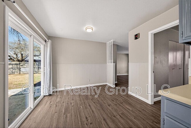 Building Photo - 301 Deborah Dr