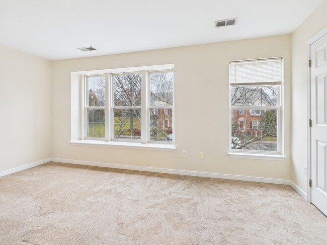 Building Photo - 5313 Golf Villa Ln