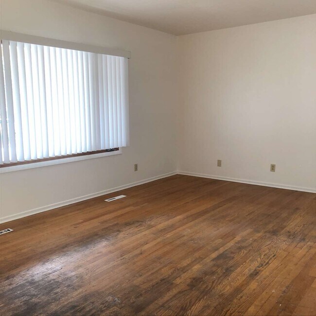 Building Photo - 1033 Cypress Dr