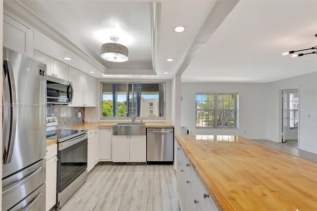 Building Photo - 5540 Tamberlane Cir
