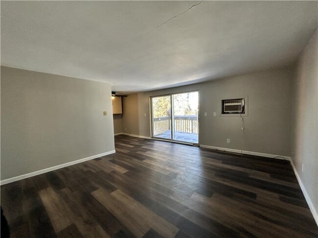 Building Photo - 98 View St