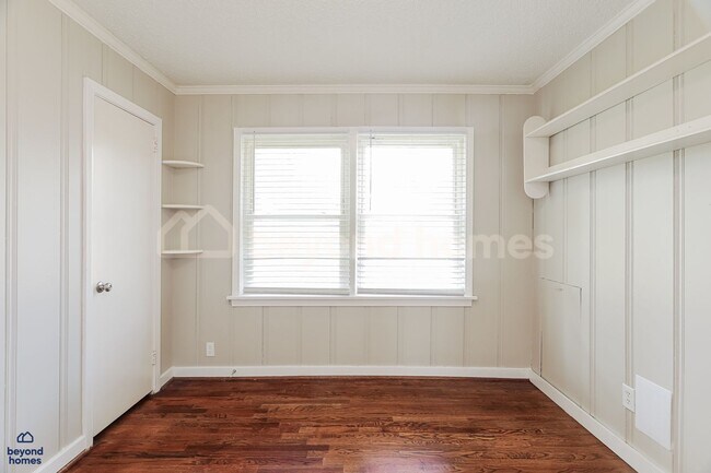 Building Photo - Professionally Renovated Brick Ranch with Designer Kitchen - Ready to Move-In!