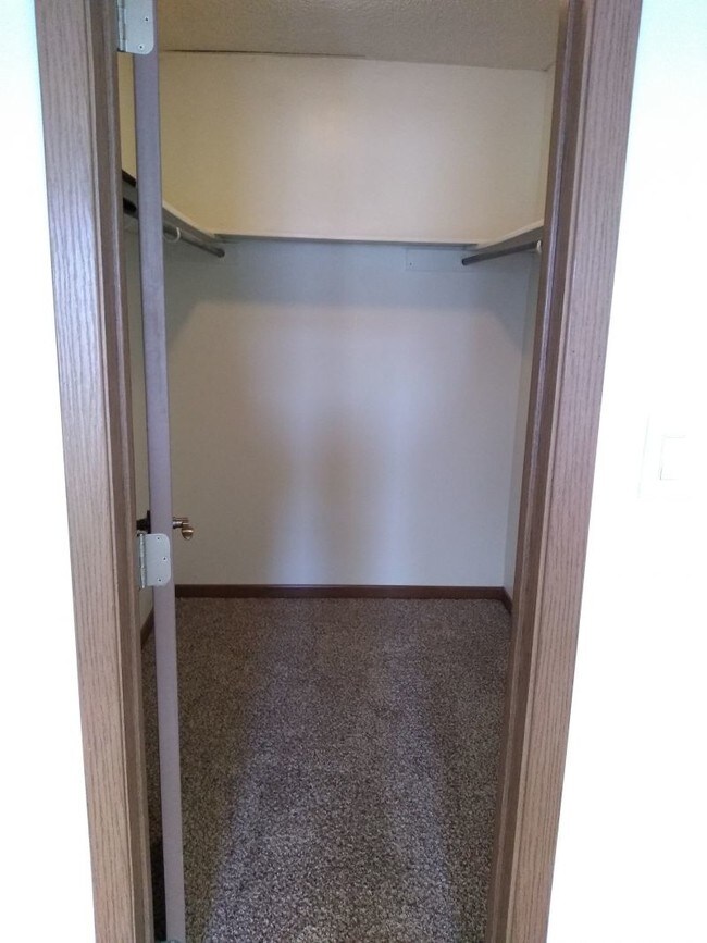 Building Photo - 640 S 4th St