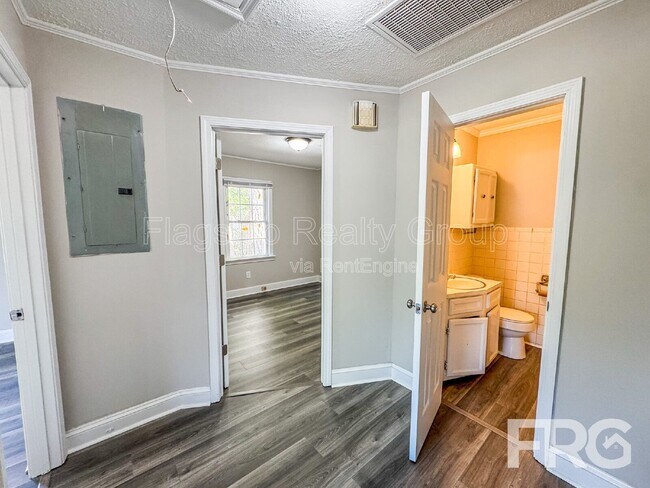 Building Photo - 610 3rd St