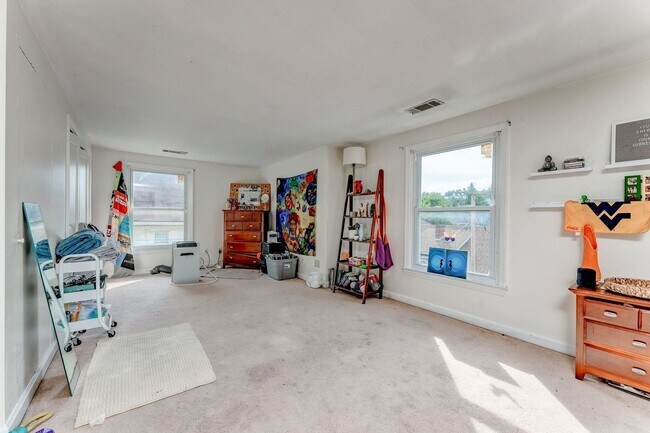 Building Photo - 759 Snider St