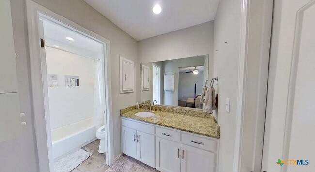 Building Photo - 323 Cardinal Dr