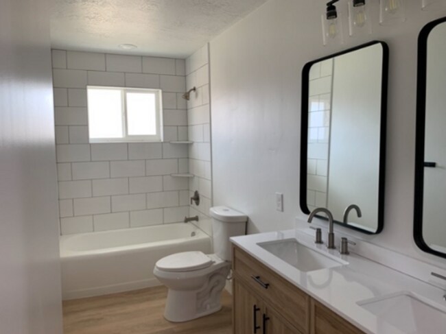 Building Photo - Beautifully Remodeled Cottonwood Heights Home!