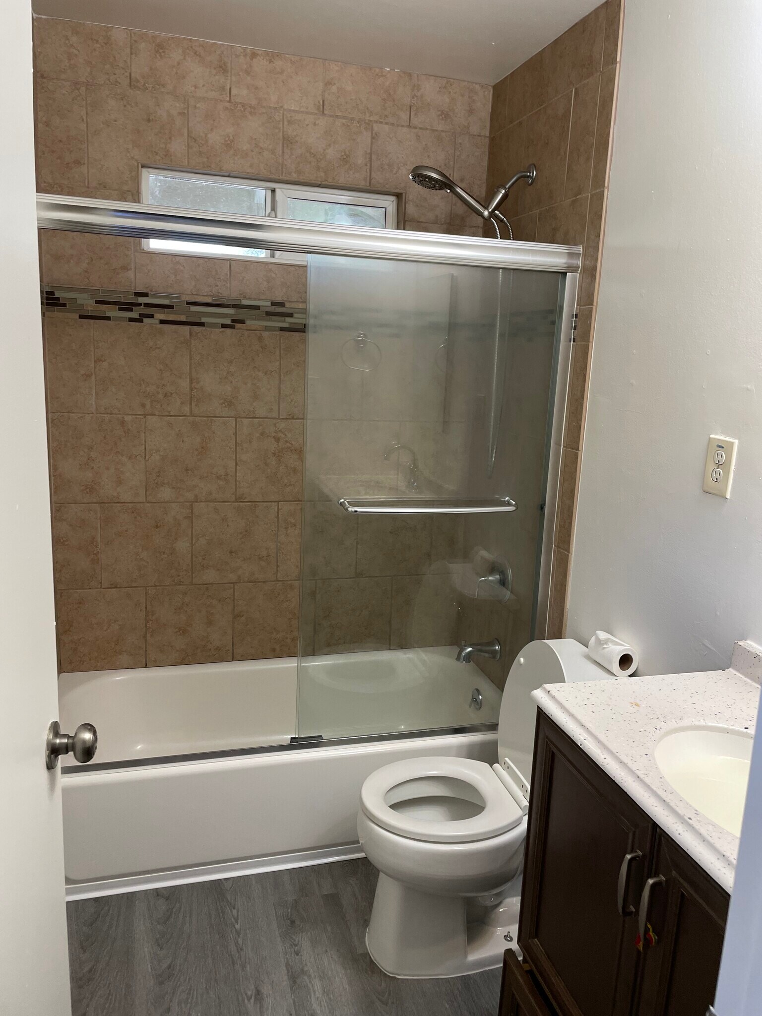 Building Photo - 1098 Wayland Ave