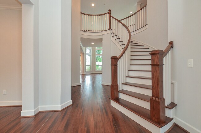 Building Photo - 5413 De Milo Dr