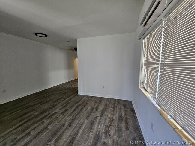 Building Photo - 1732 SW 21st Ter