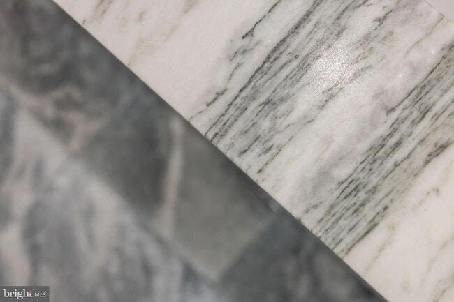 Building Photo - 2460 Ontario Rd NW