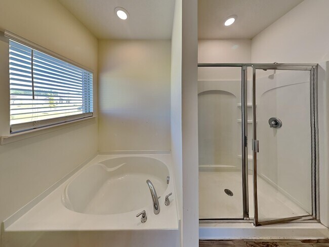 Building Photo - 39 Empire Ln