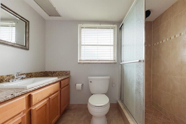 Building Photo - 3051 S Palm Aire Dr