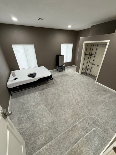 Building Photo - 9487 Dalton Way