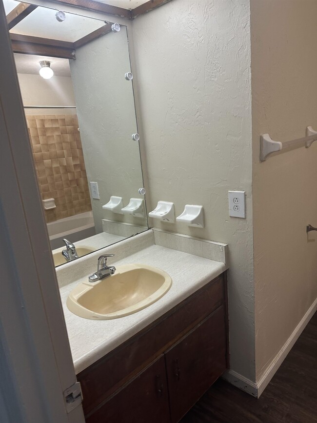 Building Photo - 2651 Chateau Ln