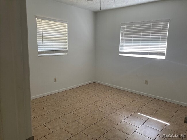 Building Photo - 728 Greenleaf Ave