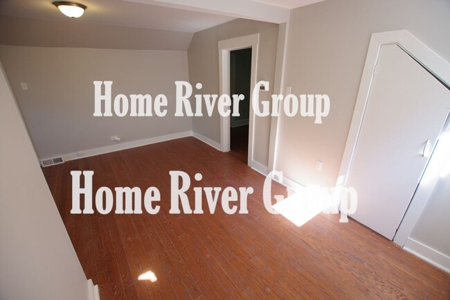 Building Photo - Hyde Park Carriage House 1  BR 1 BA