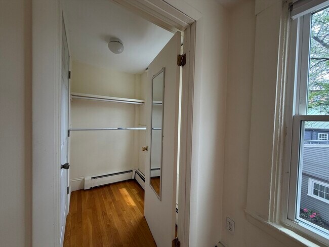 Building Photo - 18 Pleasant St